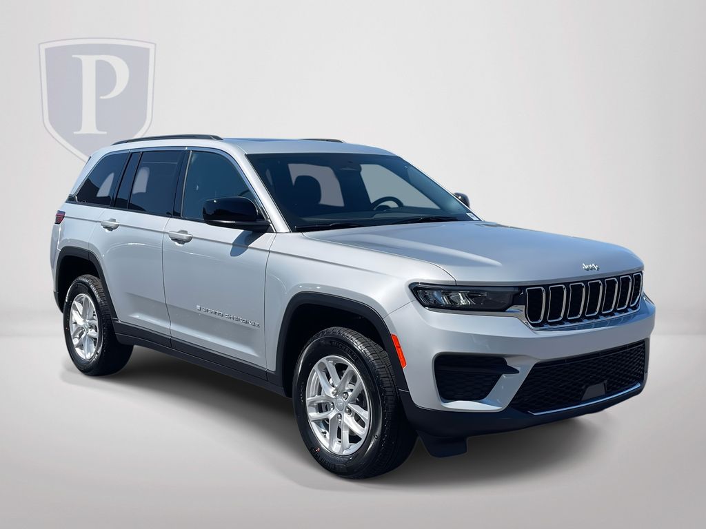 2025 Jeep Grand Cherokee Laredo's photo