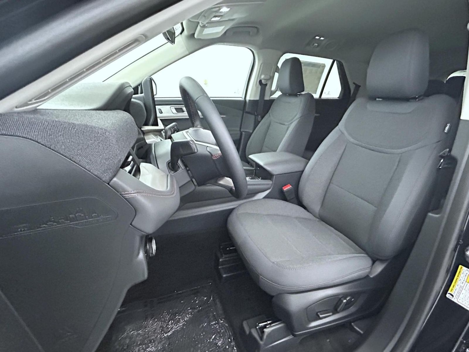 2025 Ford Explorer photo 10