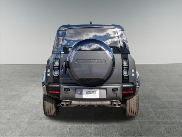 2025 Land Rover Defender 110 V8 photo 4