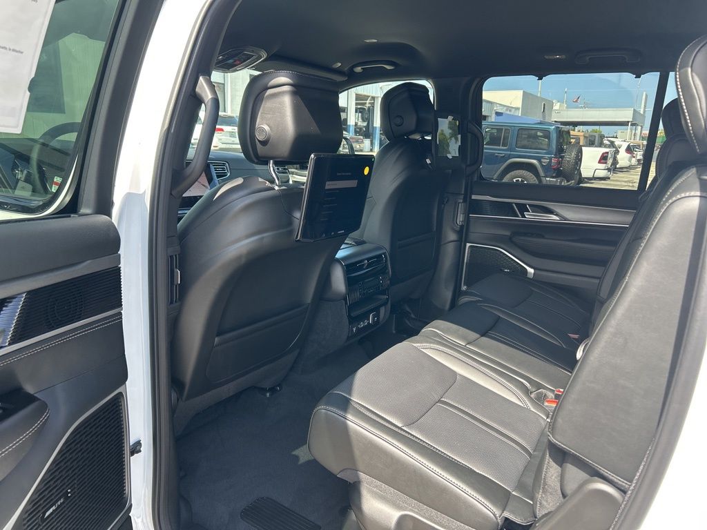 2025 Jeep Wagoneer Series II photo 31