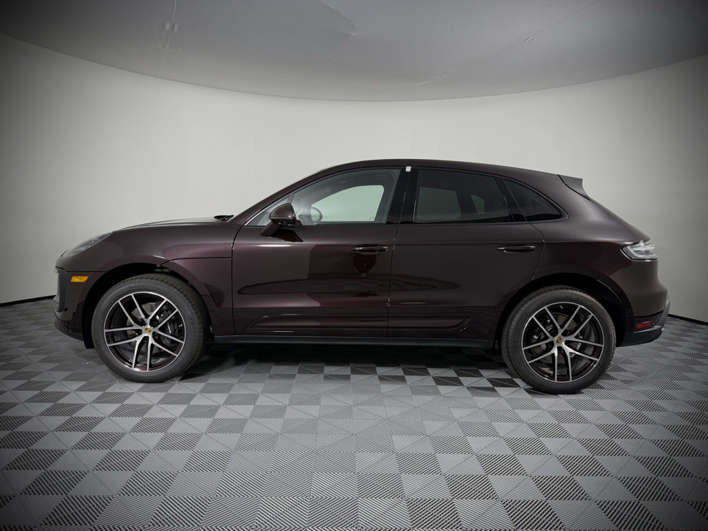 2025 Porsche Macan T photo 2
