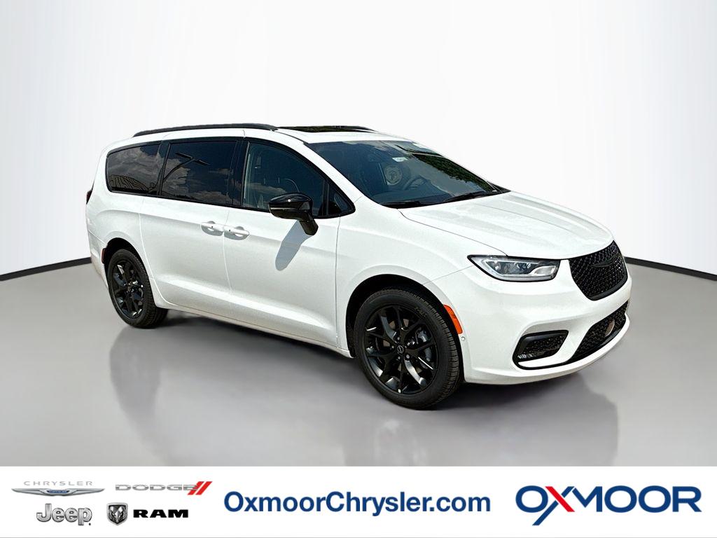 2026 Chrysler Pacifica Limited's photo