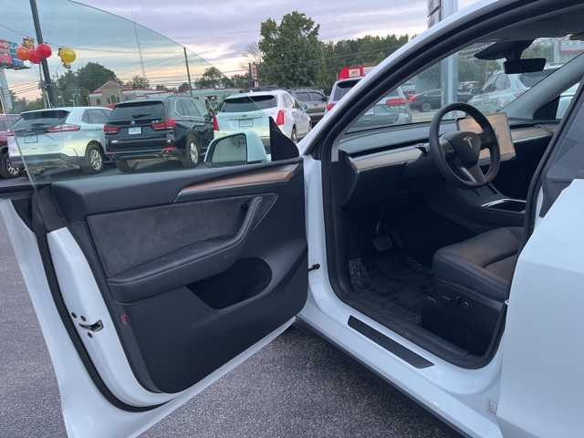 2024 Tesla Model Y Standard Range photo 4