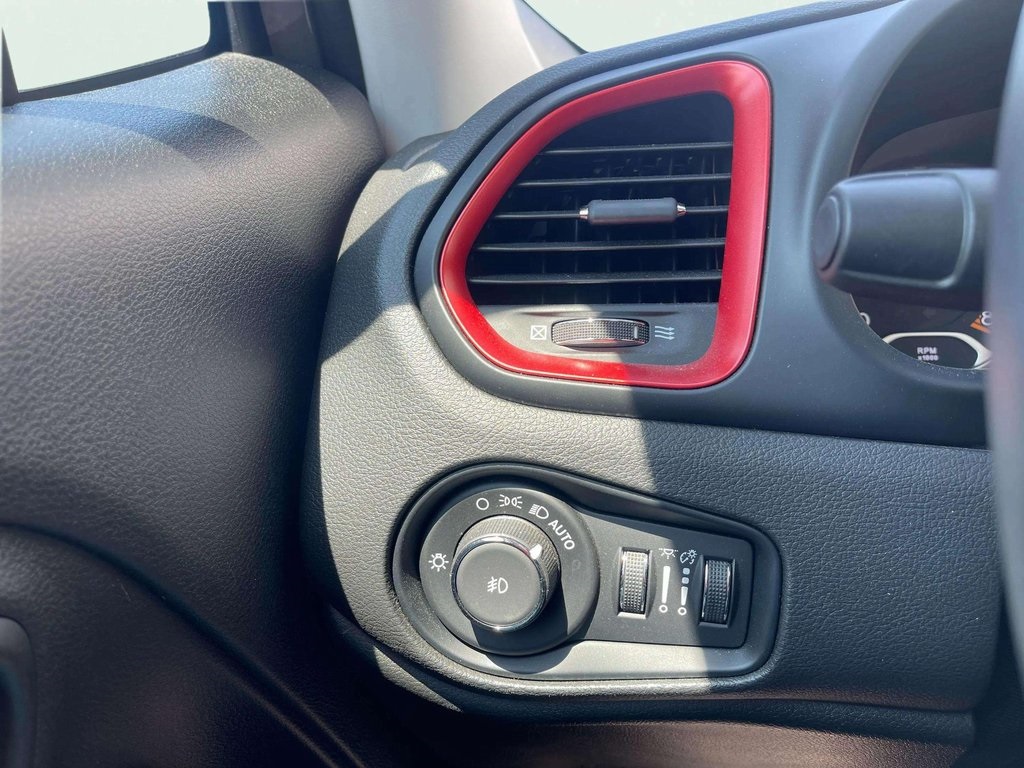 2023 Jeep Renegade Trailhawk photo 14