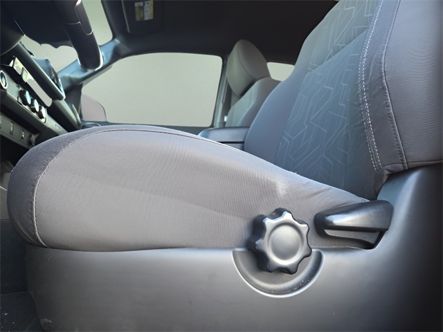 2016 Toyota Tacoma TRD Sport photo 16