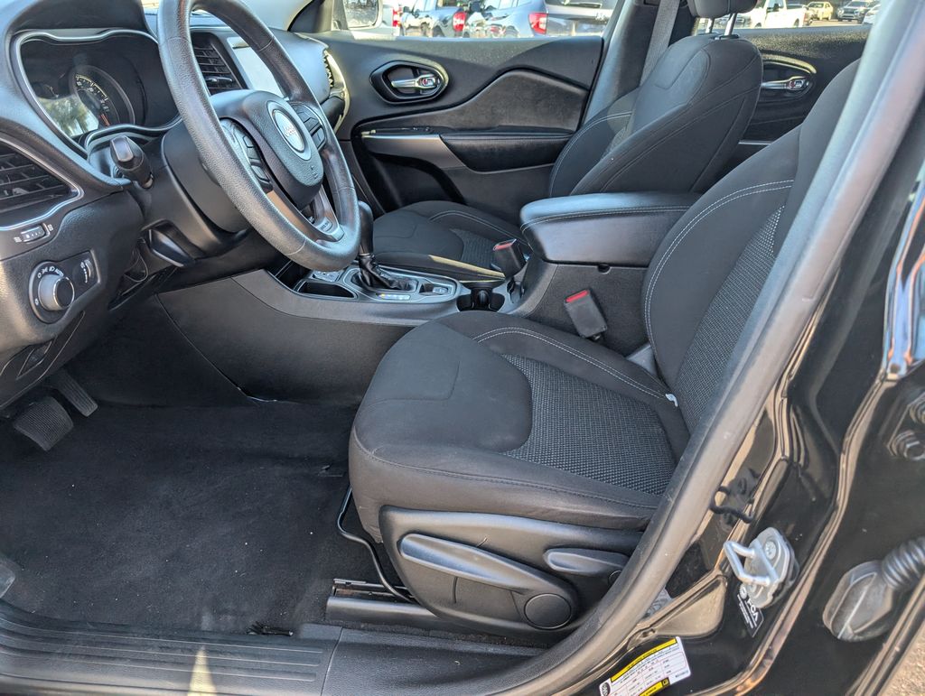 2021 Jeep Cherokee Latitude photo 4