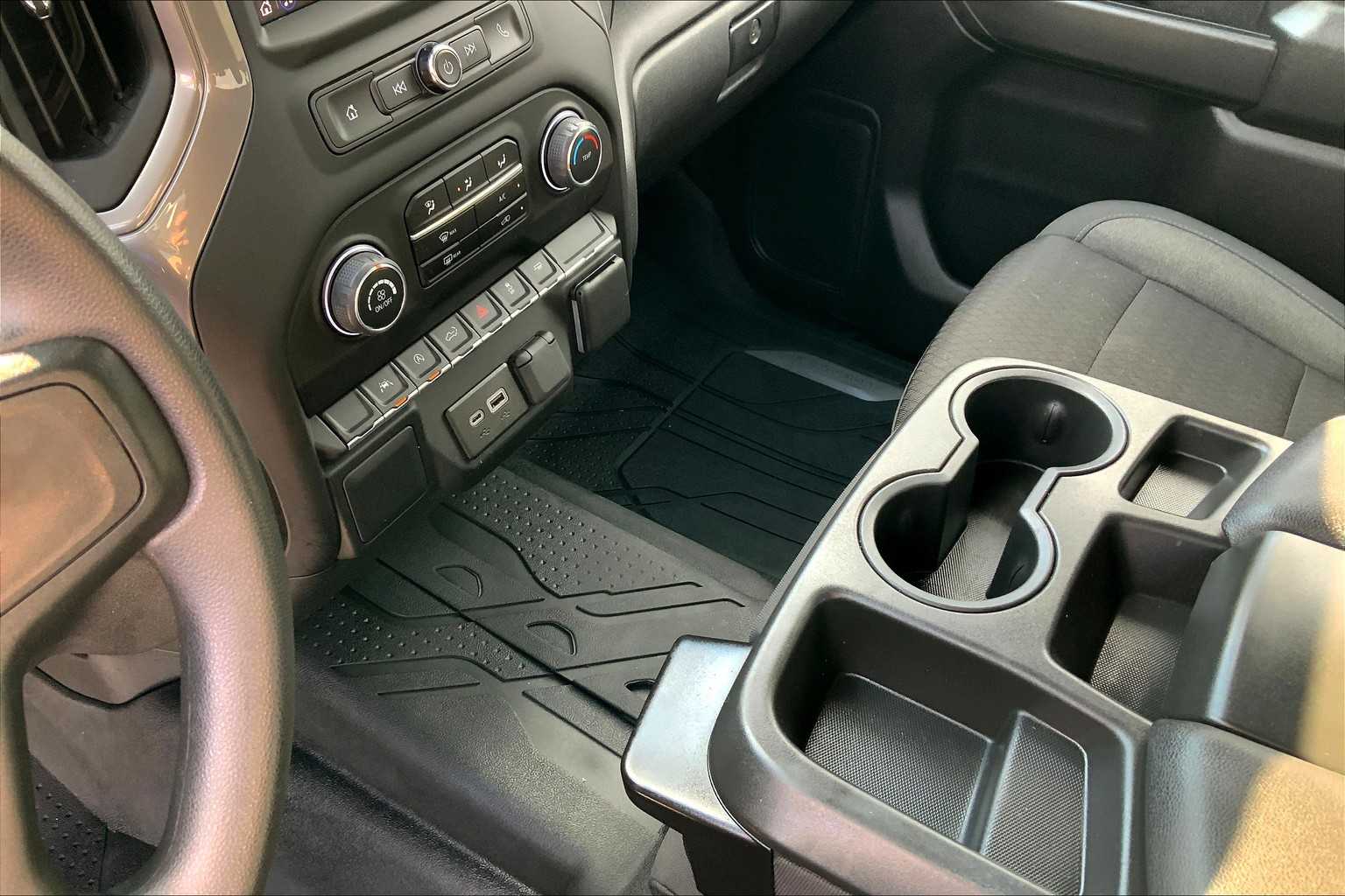 2023 Chevrolet Silverado 1500 Custom photo 16