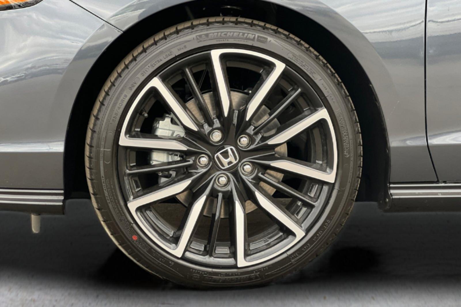 2025 Honda Accord Hybrid Touring photo 29