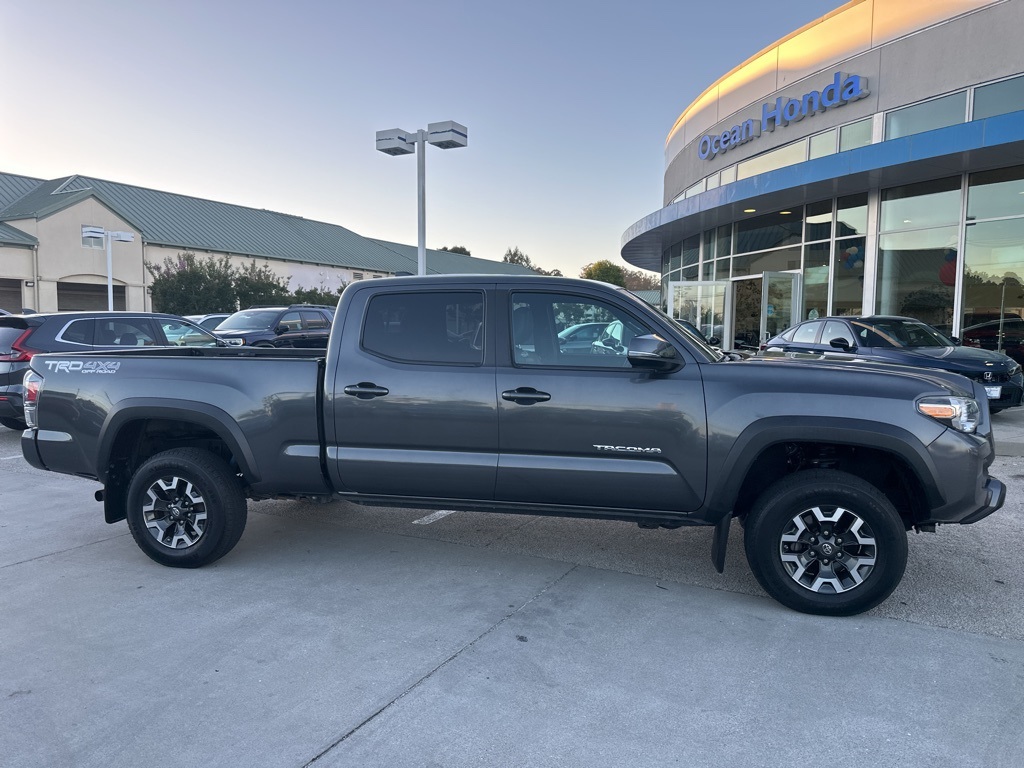 2020 Toyota Tacoma TRD Off-Road photo 2