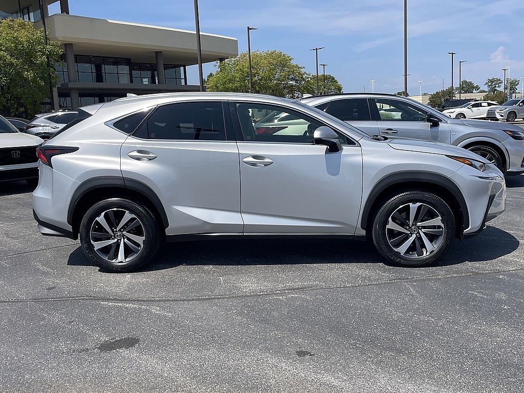 2019 Lexus NX 300 Luxury photo 2