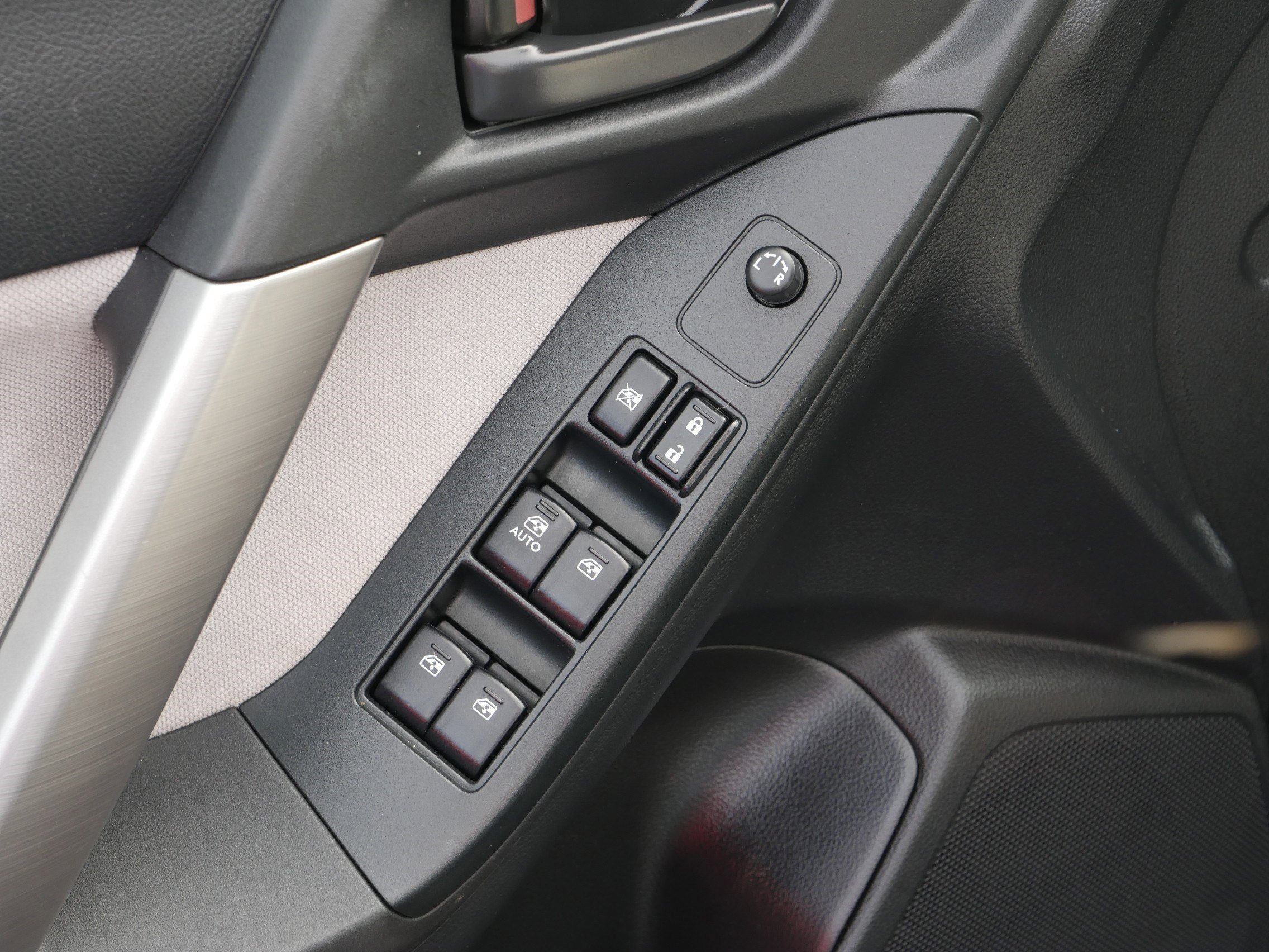 2015 Subaru Forester 2.5i Premium photo 17