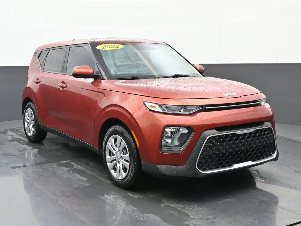 2022 Kia Soul LX's photo