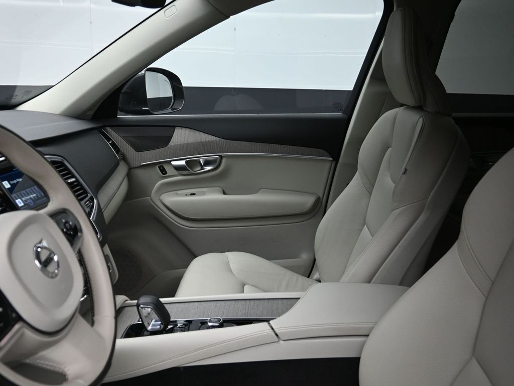 2024 Volvo XC90 T8 Plus photo 10