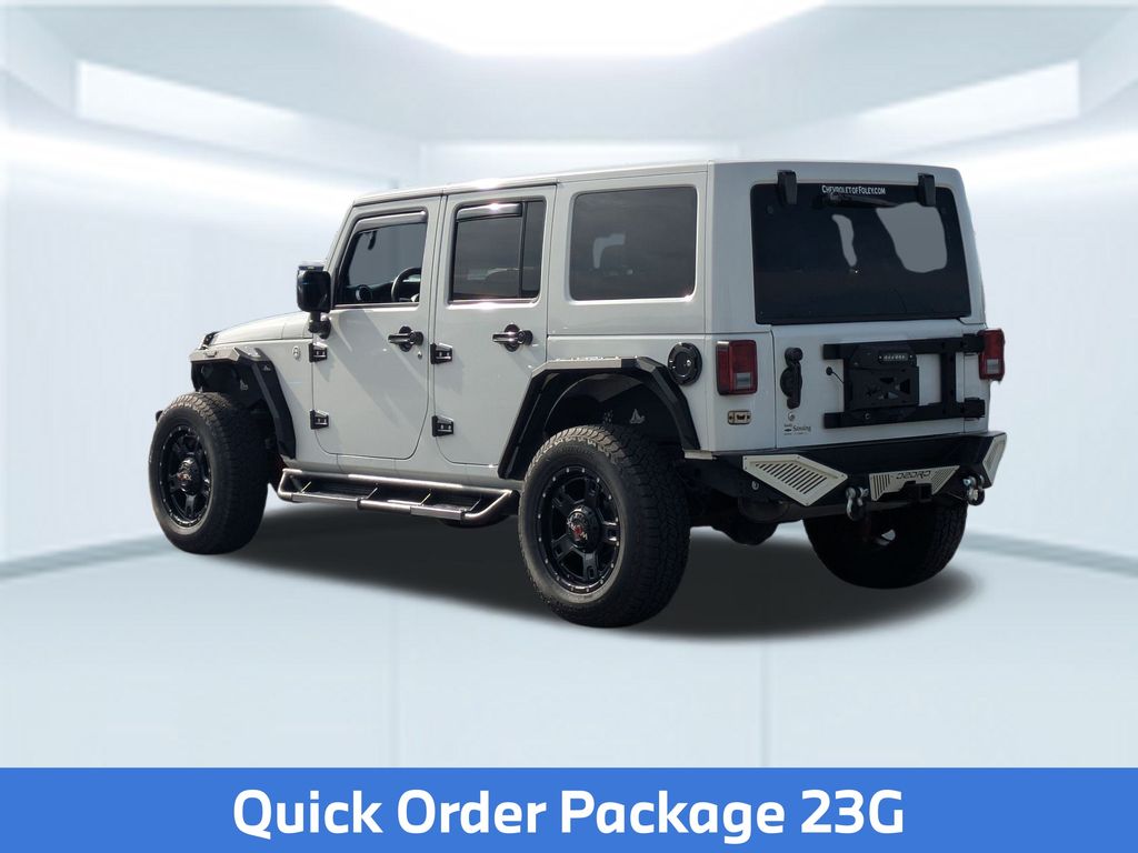 2014 Jeep Wrangler Unlimited Sahara photo 3