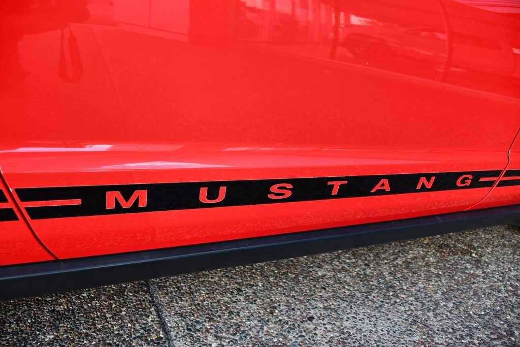 2005 Ford Mustang photo 31