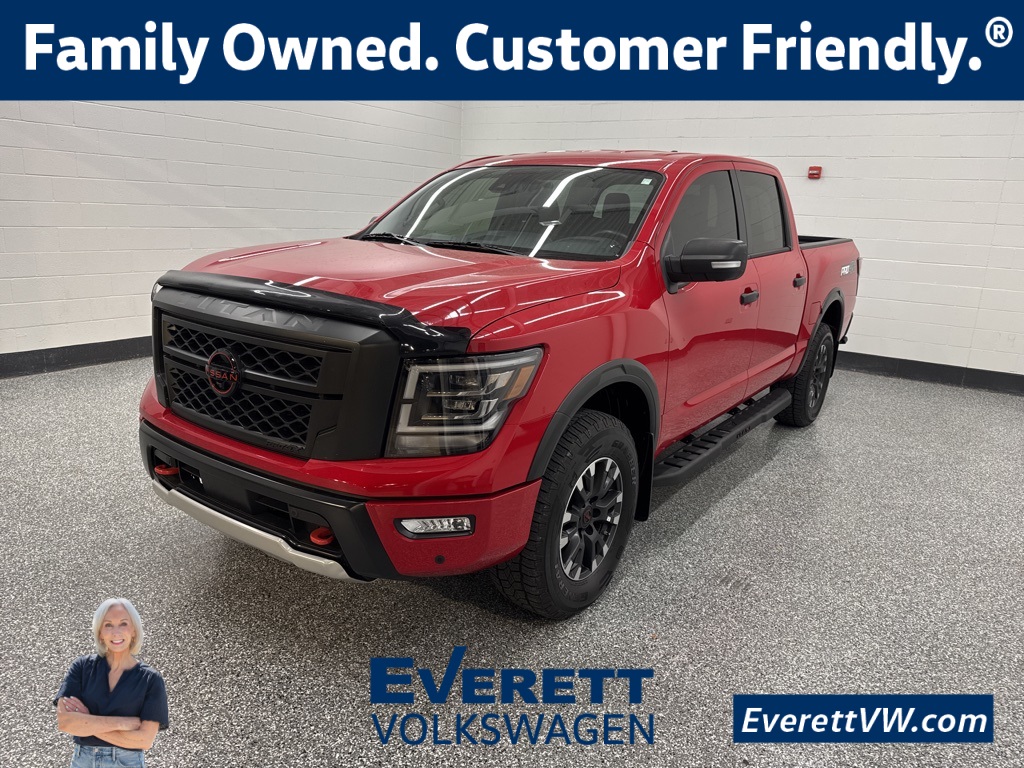 2023 Nissan Titan PRO-4X's photo
