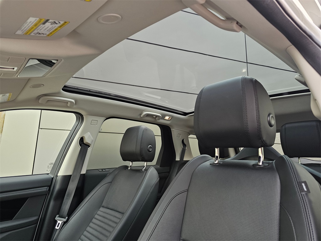 2025 Land Rover Discovery Sport S photo 16