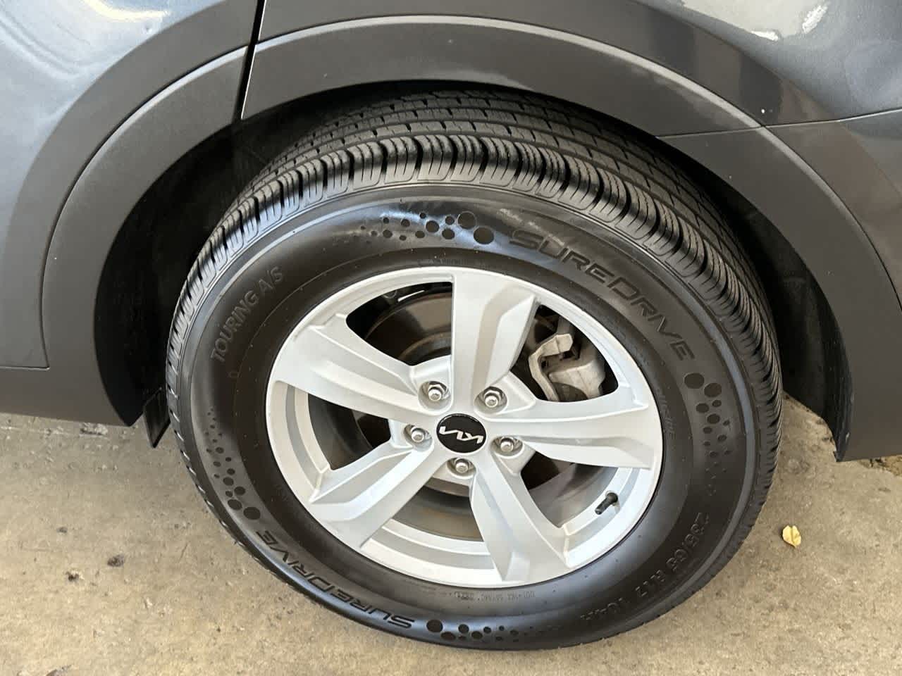 2023 Kia Sorento LX photo 10