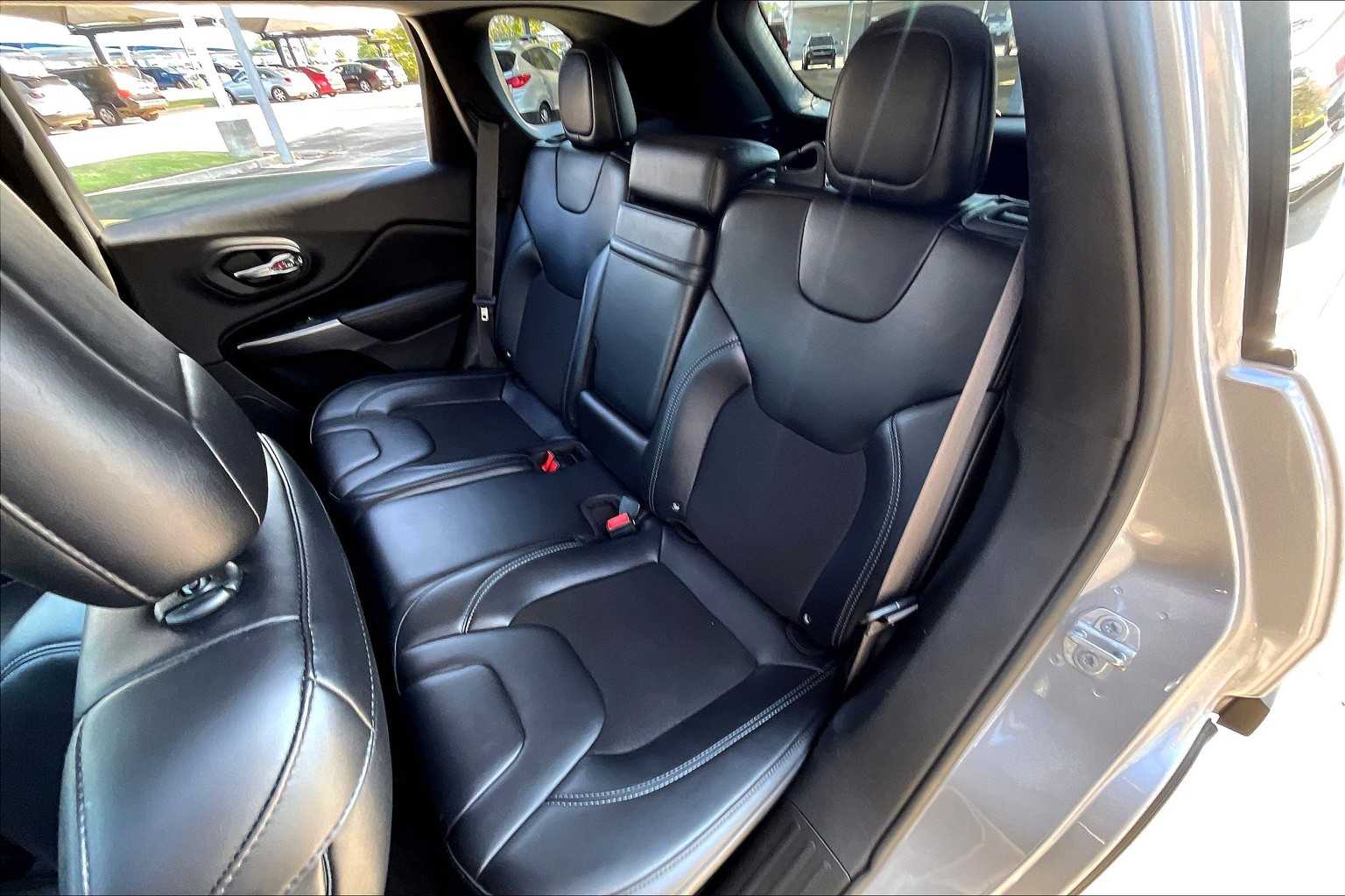2019 Jeep Cherokee Latitude photo 18