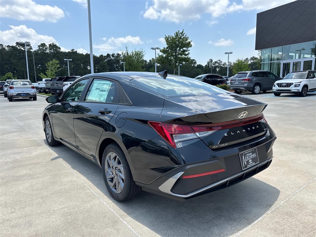 2025 Hyundai Elantra Hybrid photo 3