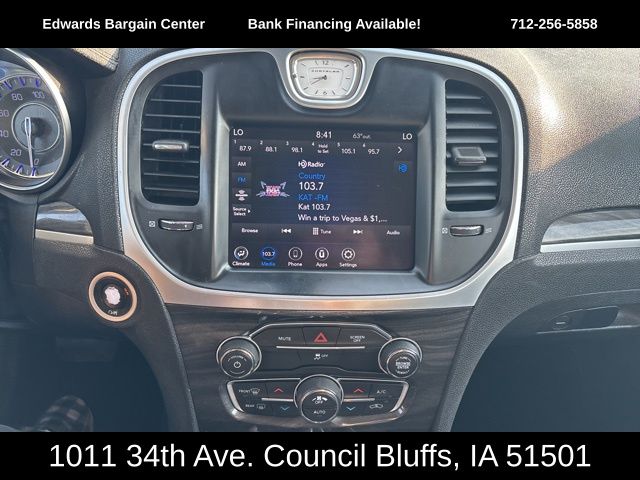 2020 Chrysler 300 Touring photo 18