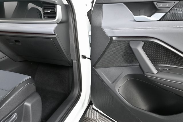 2025 Volkswagen Tiguan SE photo 16
