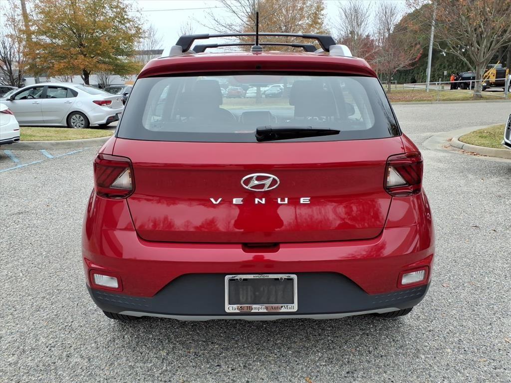 2023 Hyundai Venue Limited photo 4