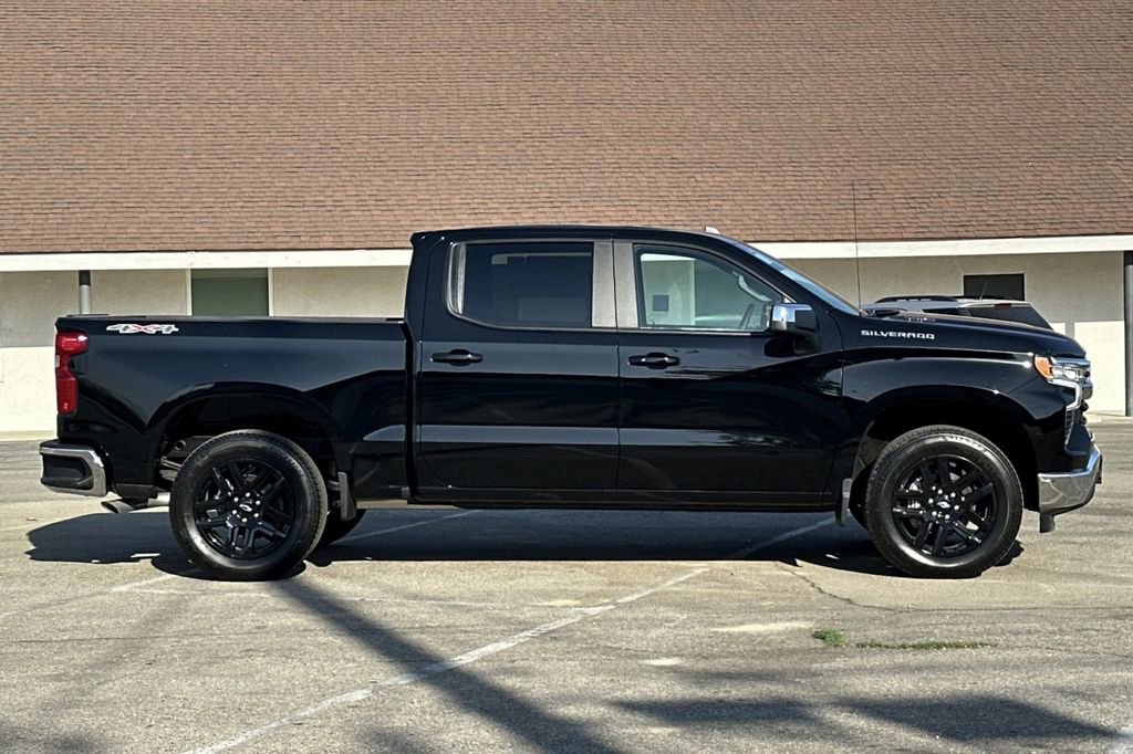 2025 Chevrolet Silverado 1500 LT photo 3