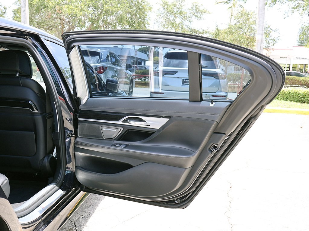 2020 Bmw 740i xDrive Sedan photo 22