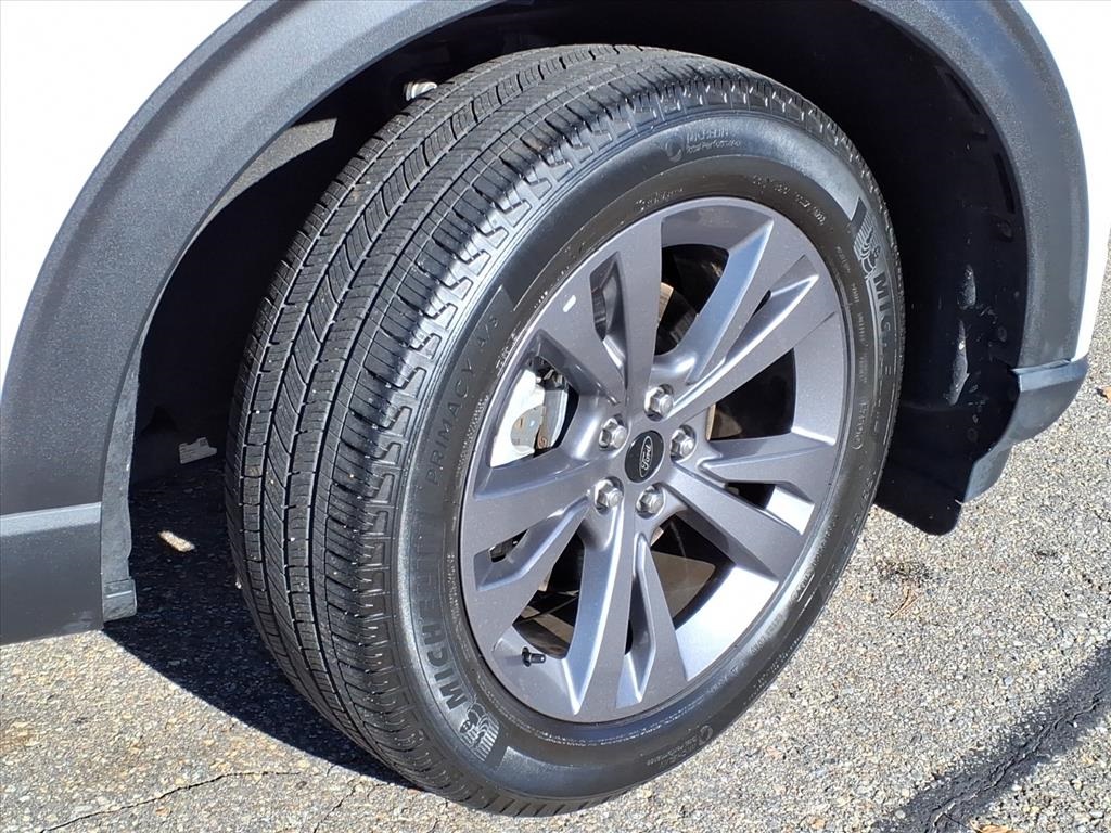 2022 Ford Explorer XLT Sport photo 4