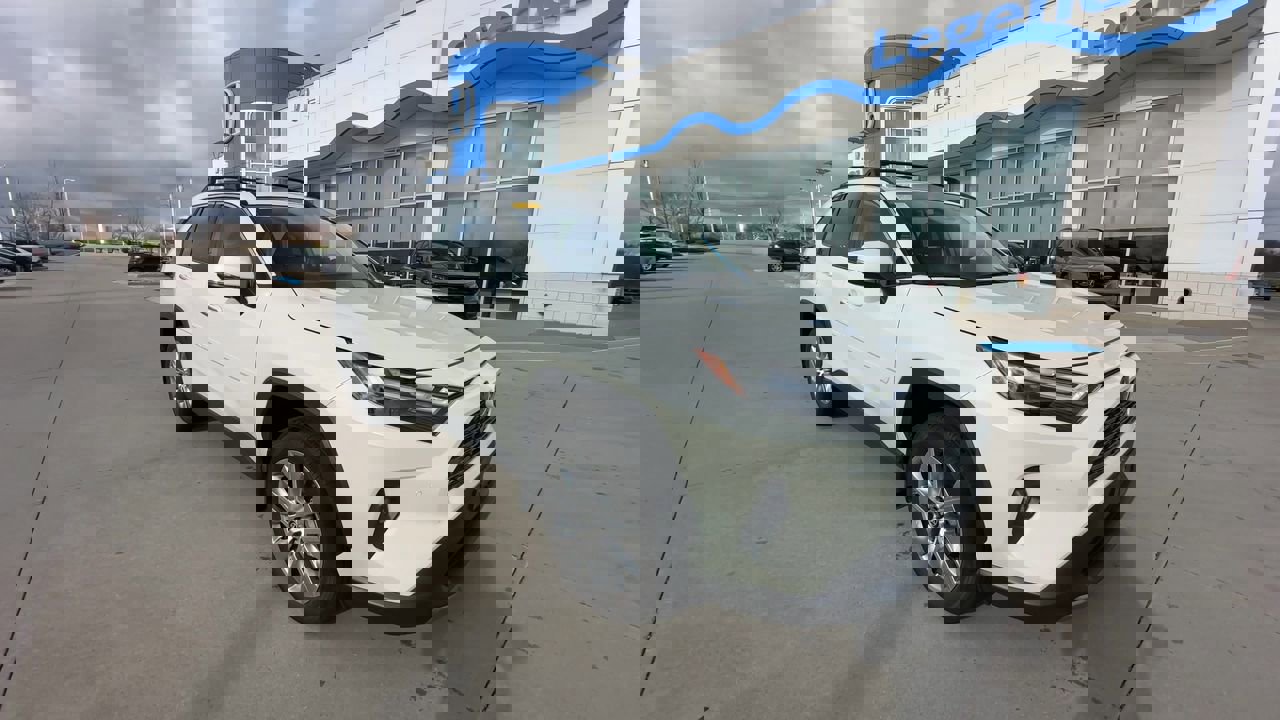 Used 2022 Toyota RAV4 Limited with VIN 2T3N1RFV8NW250082 for sale in Kansas City