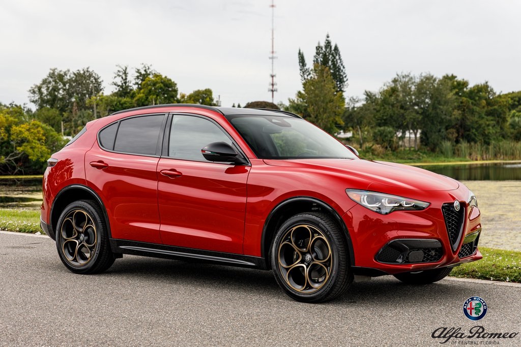 2025 Alfa Romeo Stelvio Intensa's photo