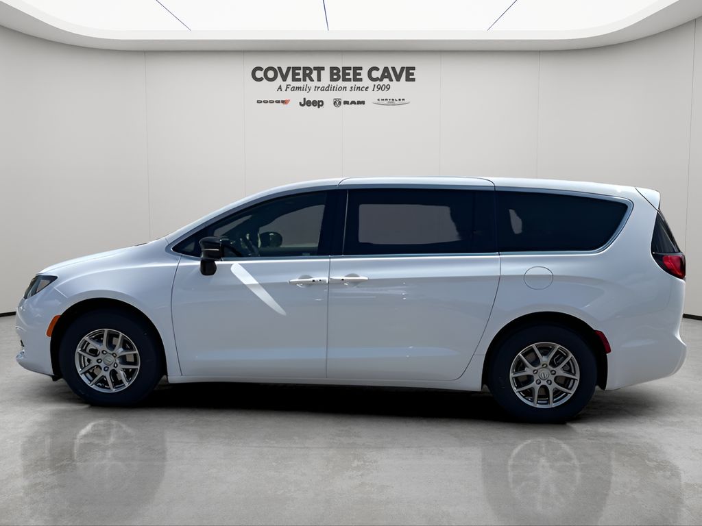 2026 Chrysler Voyager LX photo 5