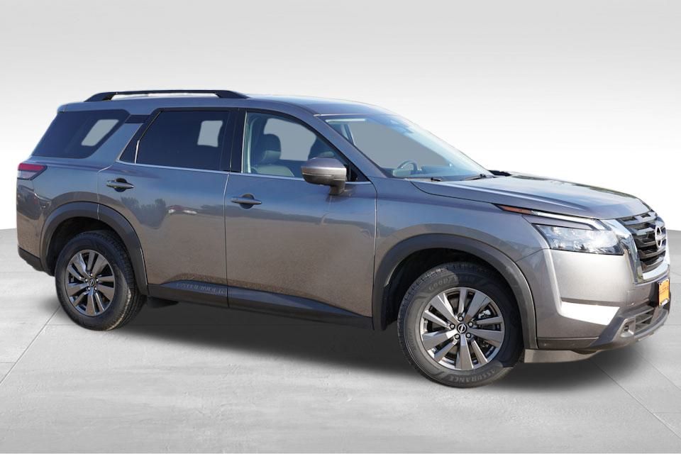 2025 Nissan Pathfinder SV photo 2