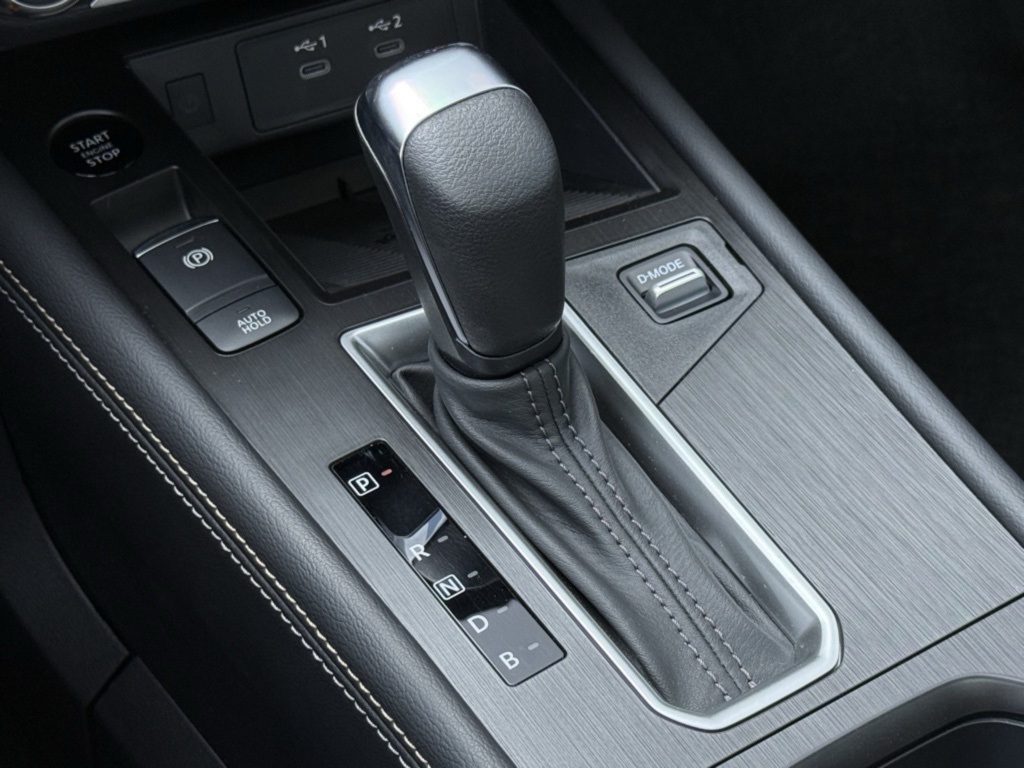 2025 Nissan Kicks SV photo 15