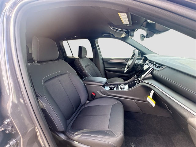 2025 Jeep Grand Cherokee Laredo photo 24