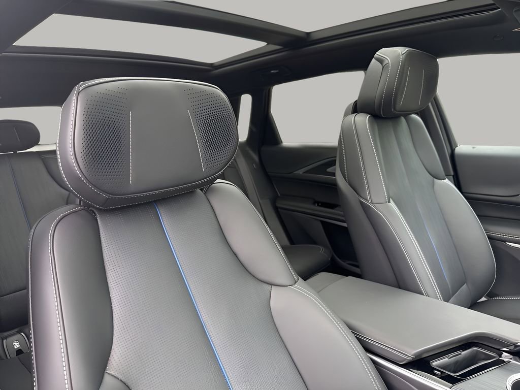 2025 Cadillac Lyriq Sport photo 11