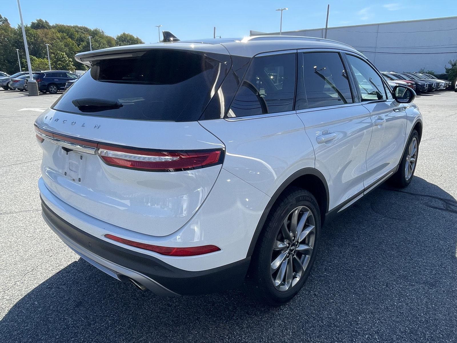 2021 Lincoln Corsair Standard photo 4