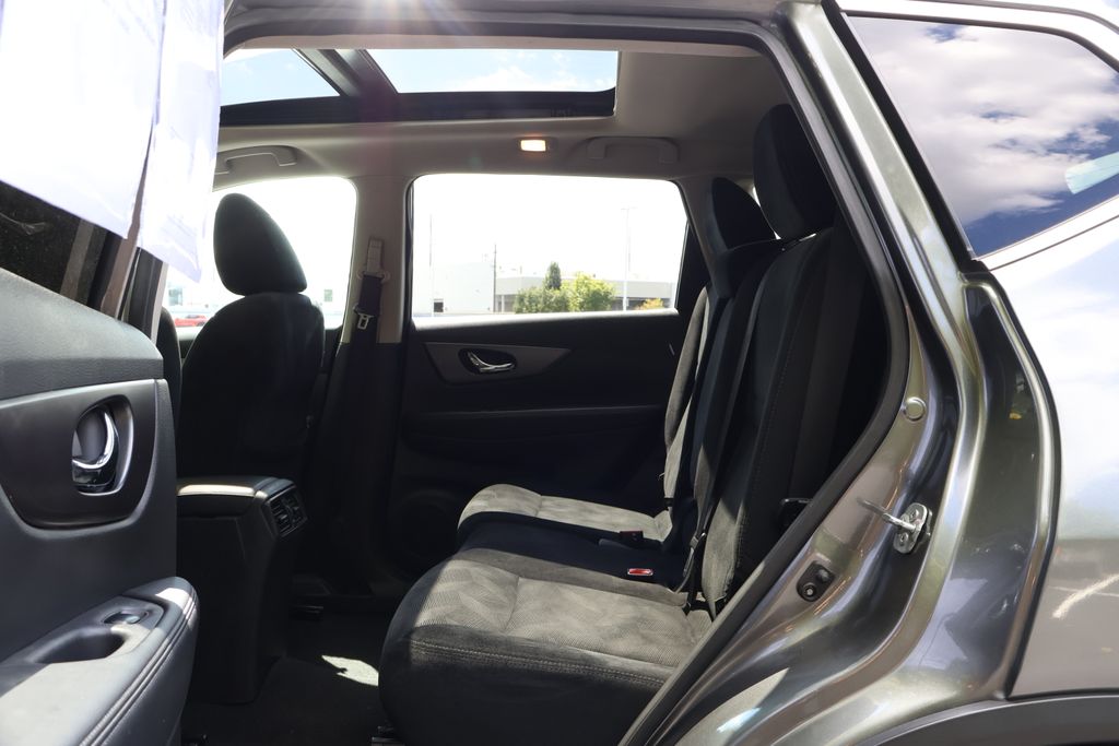 2016 Nissan Rogue SV photo 37