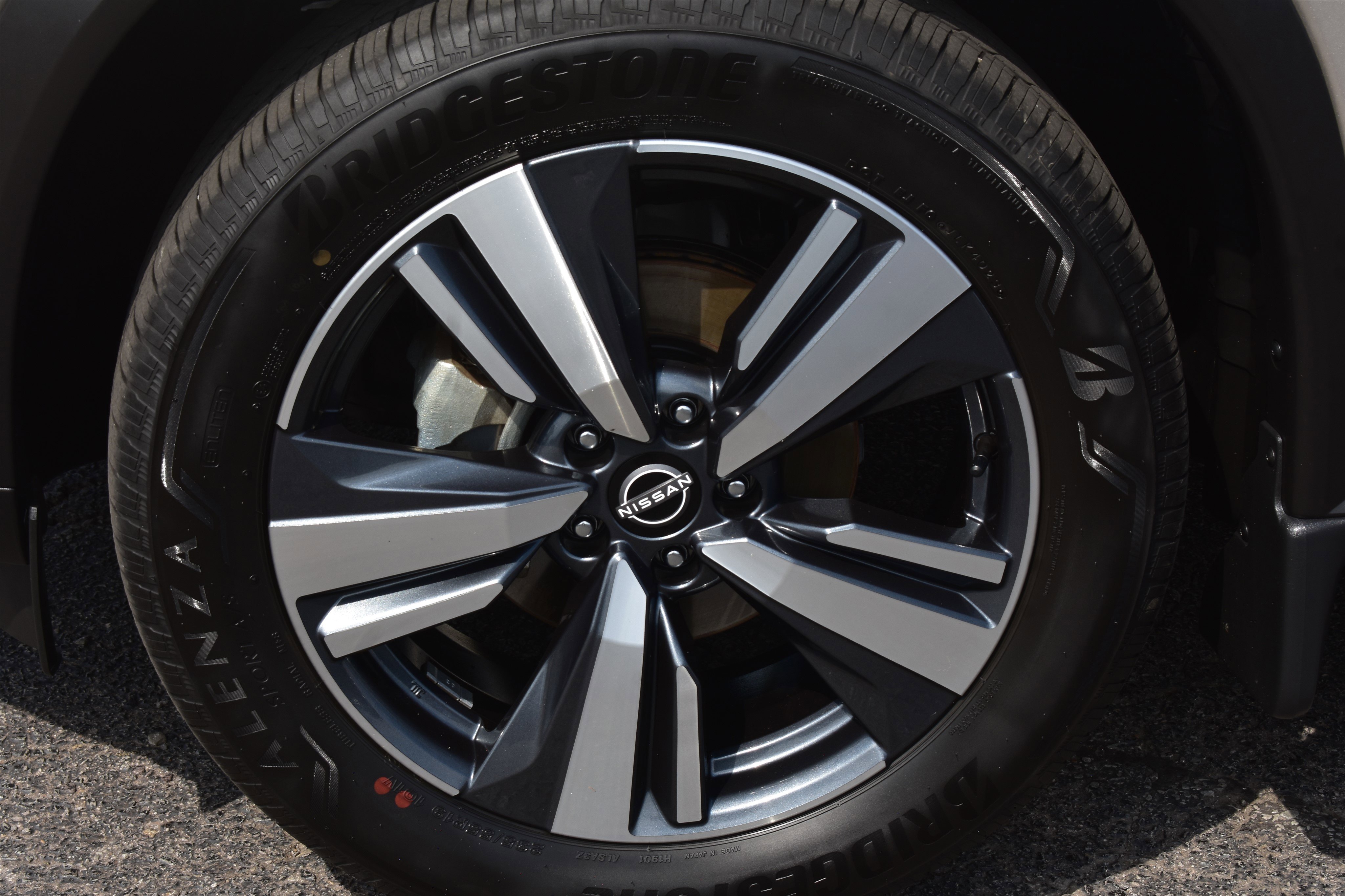 2023 Nissan Rogue Platinum photo 3