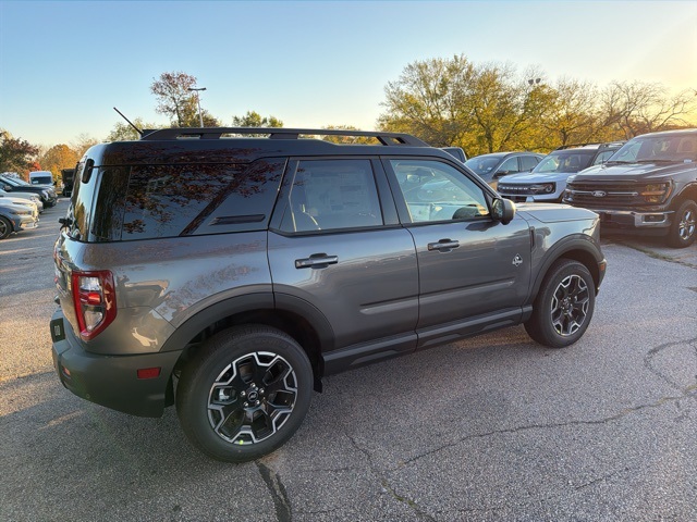 2025 Ford Bronco Sport Outer Banks photo 3