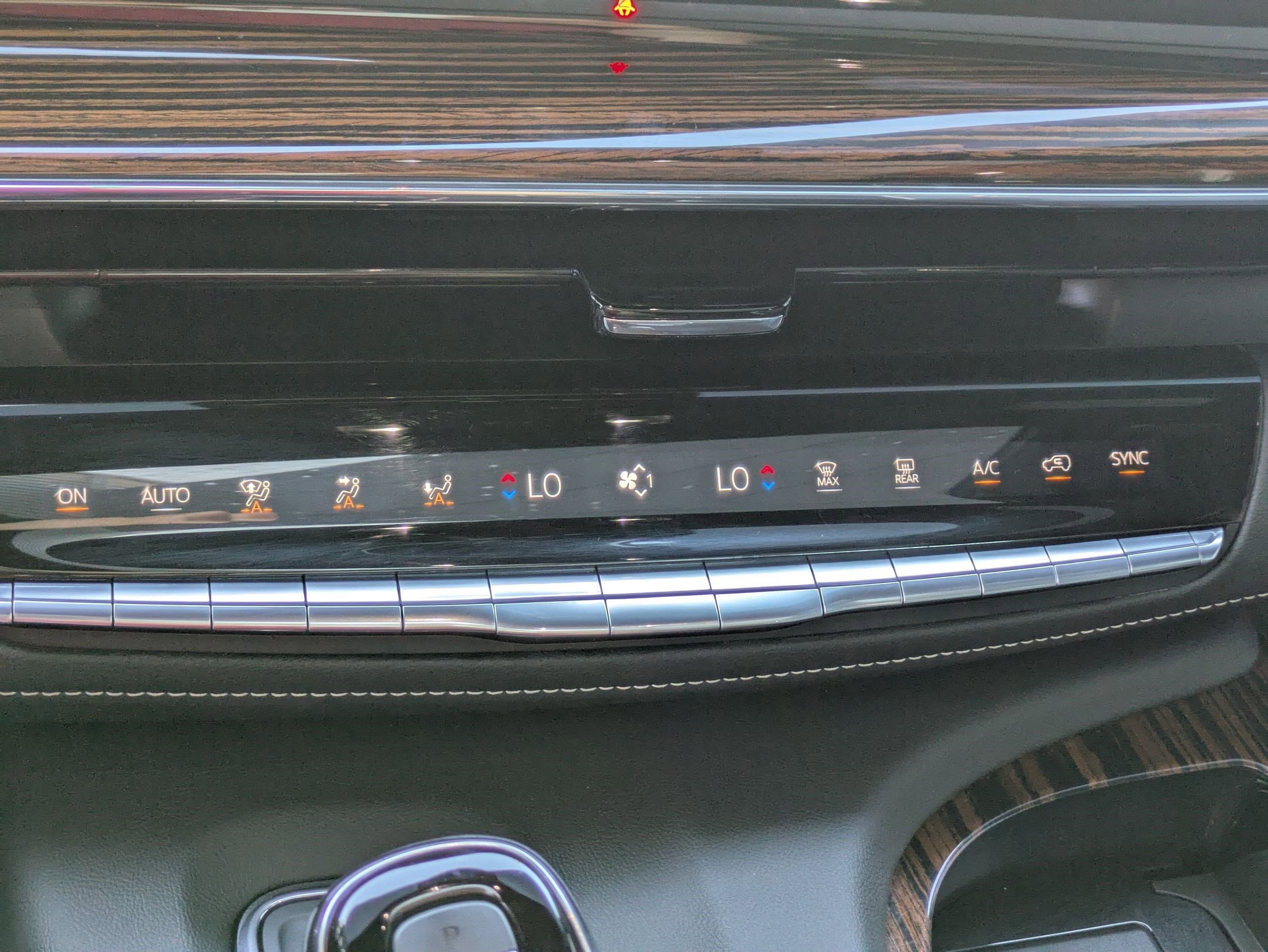 2024 Cadillac Escalade Premium Luxury photo 21