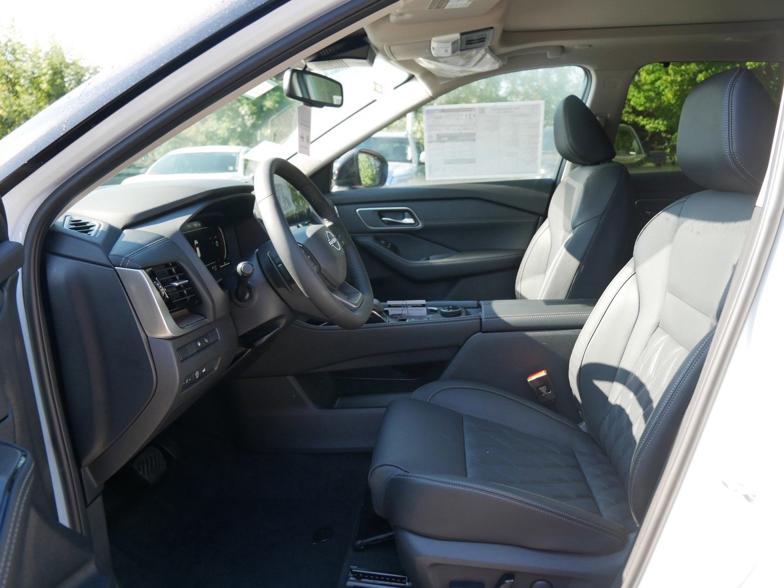 2026 Nissan Rogue Platinum photo 5