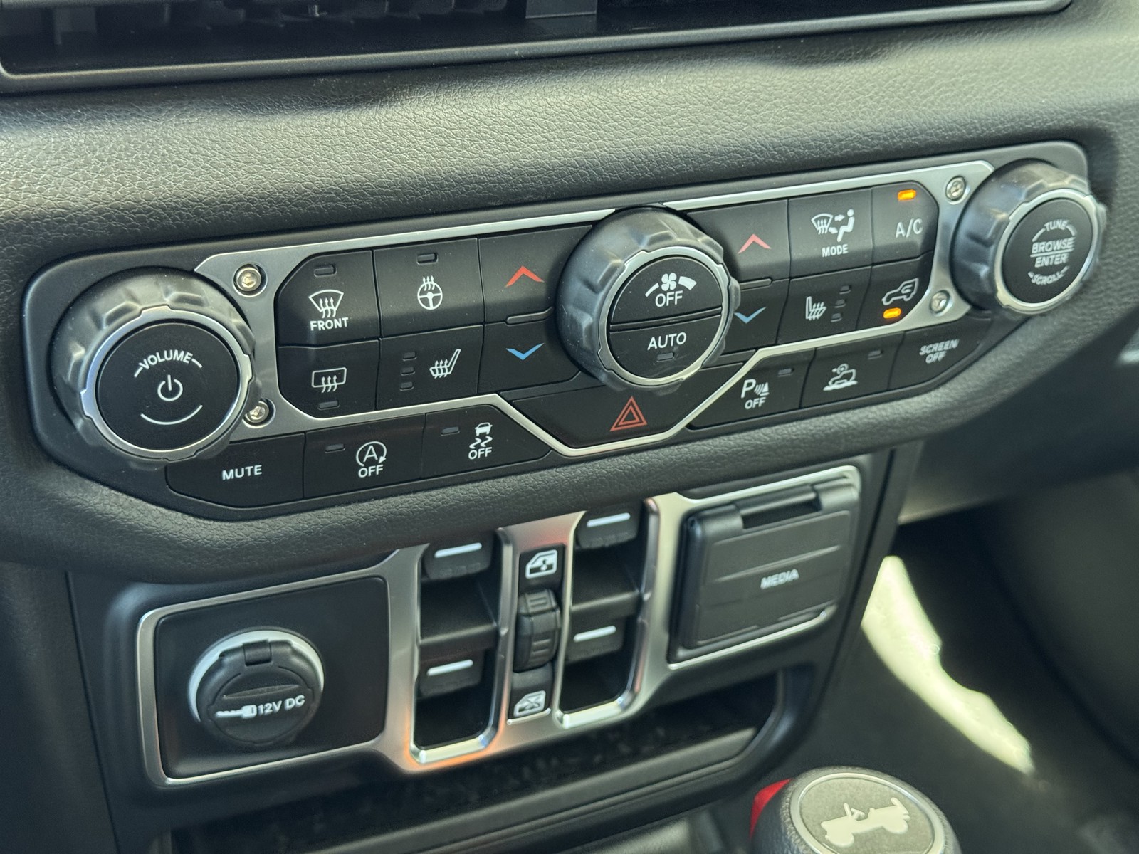 2025 Jeep Wrangler Sport S photo 14