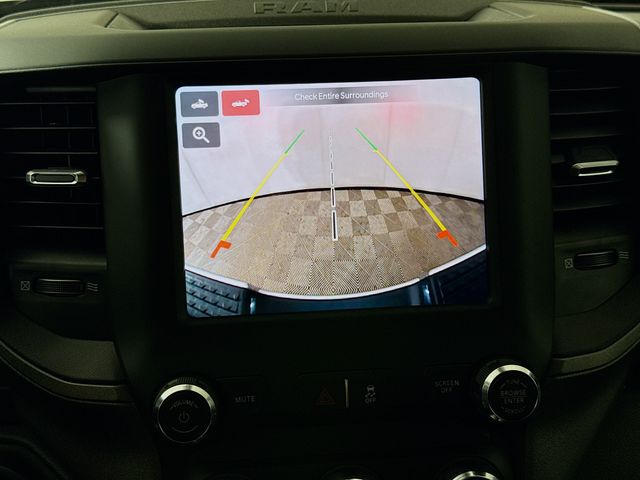 New 2024 Diamond Black Crystal Pearl-Coat Exterior Paint RAM Tradesman image 13