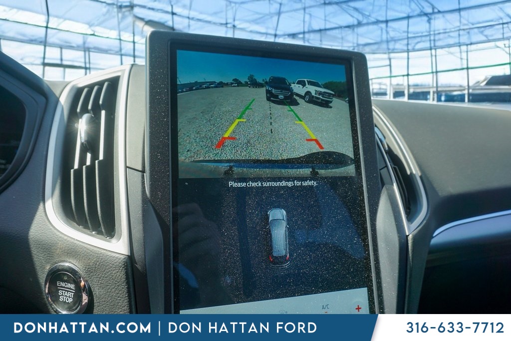 2022 Ford Edge SEL photo 4