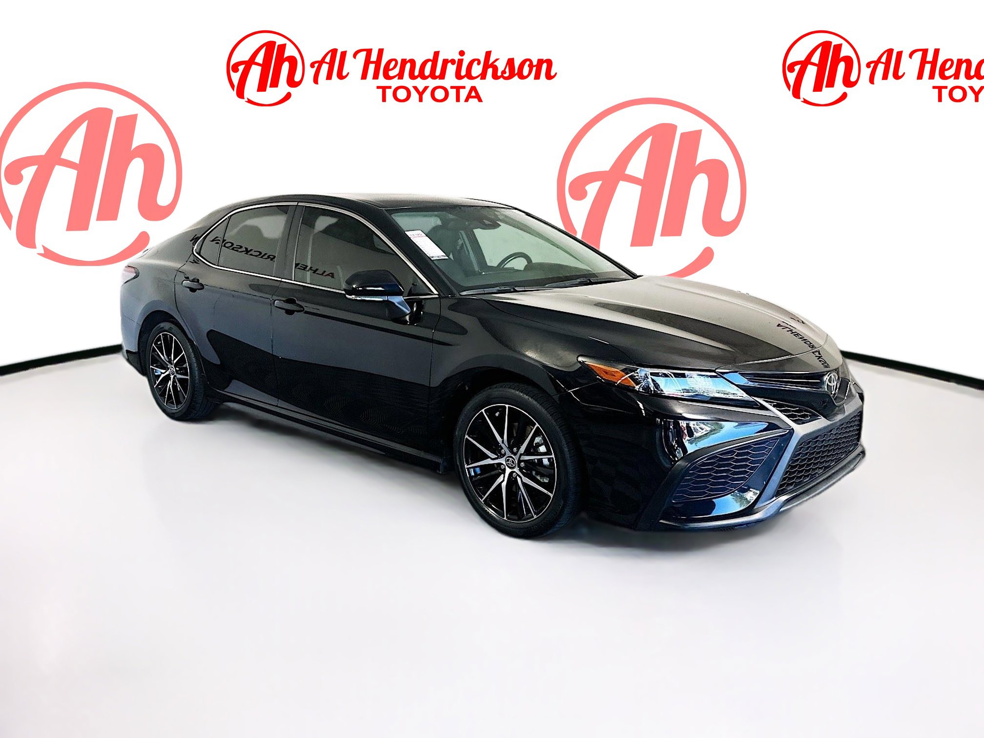 2023 Toyota Camry SE's photo