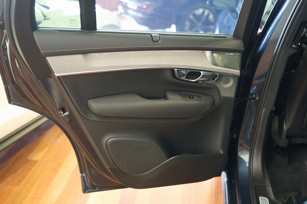 2025 VOLVO XC90 - Image 12