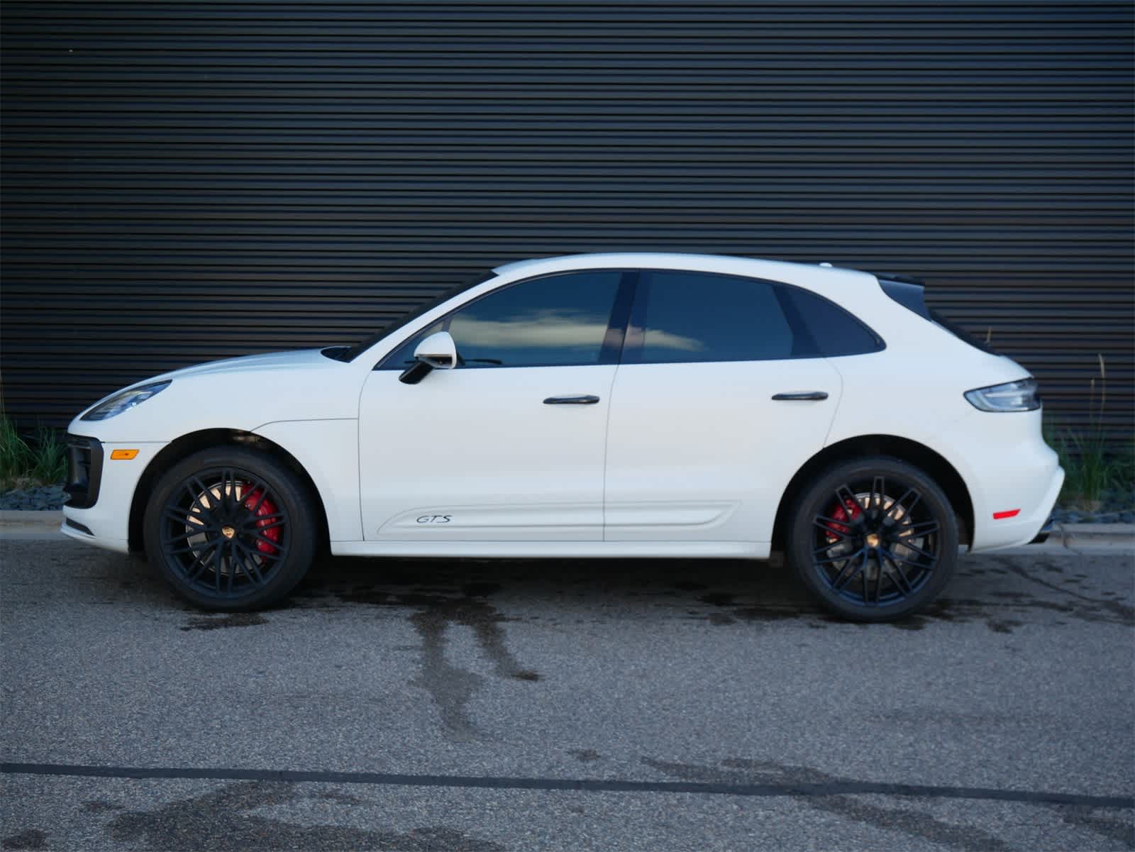 2023 Porsche Macan GTS photo 2