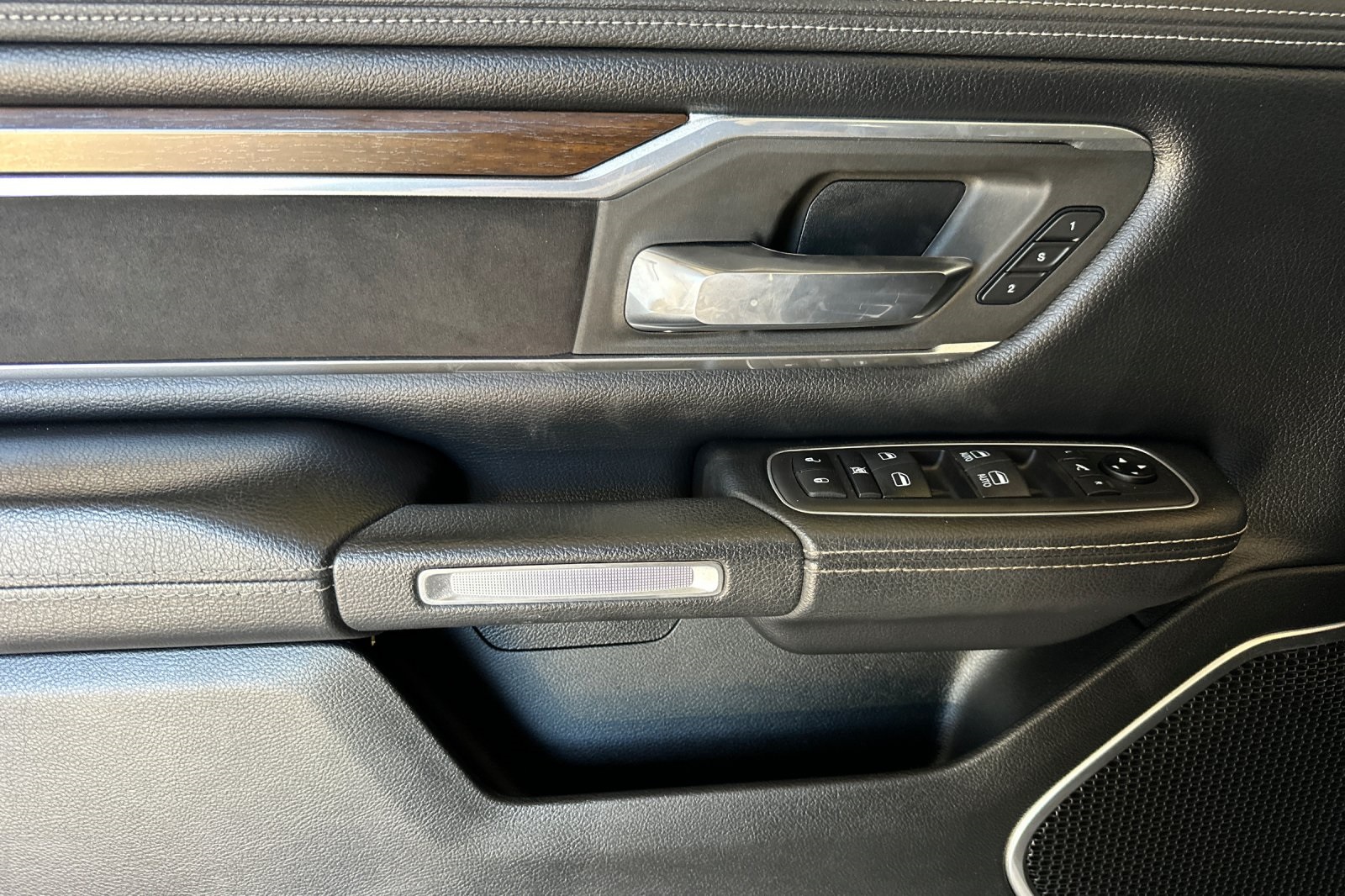 2021 Ram 1500 Laramie photo 11